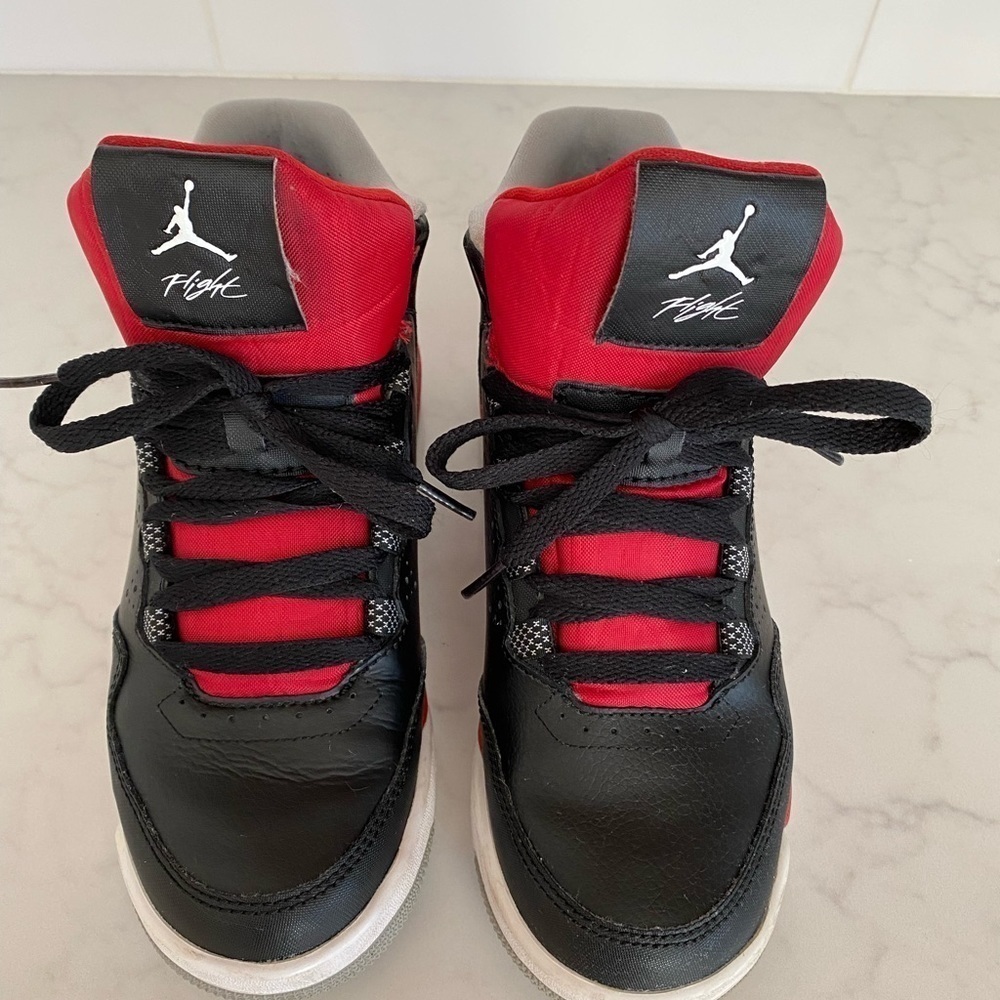 Nike Air Jordan Flight youth size 4.5. NO creases! Used. In excellent condition - Picture 1 of 8